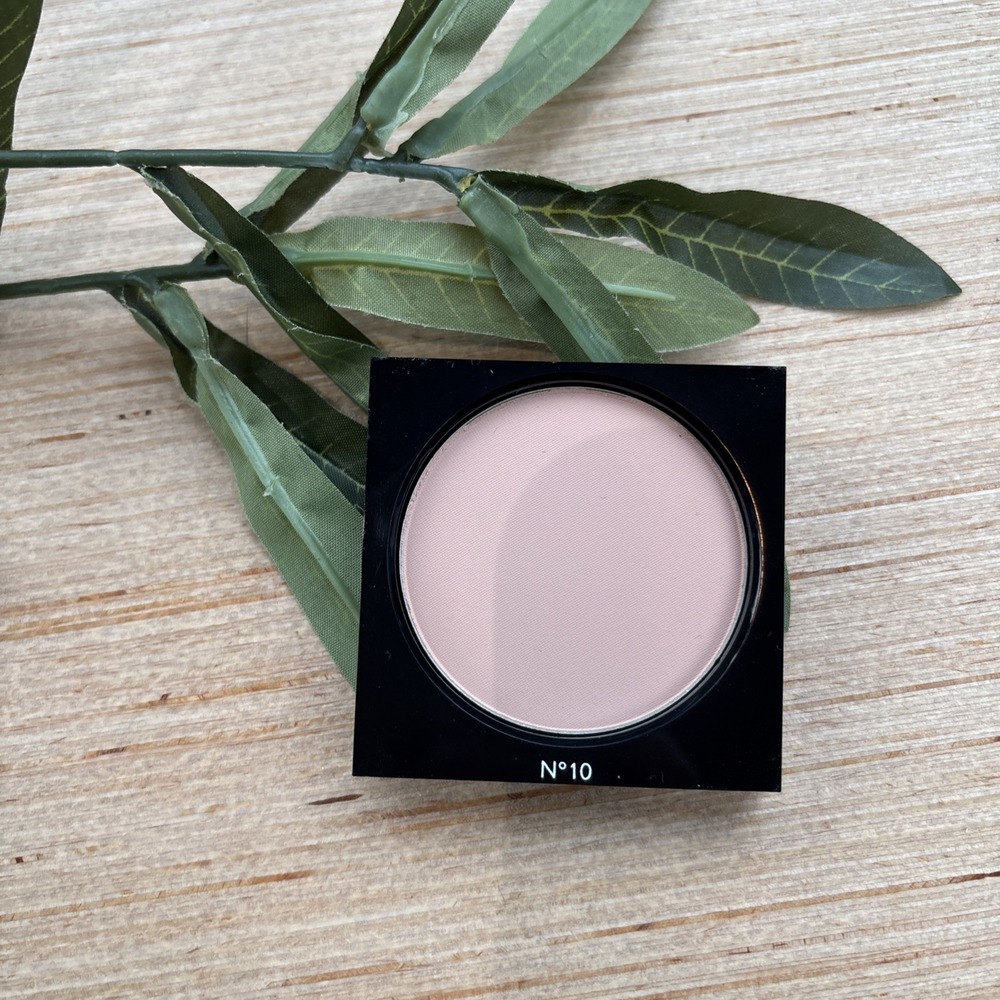 RARE CHANEL Les Beiges Healthy Glow Sheer Powder  N10 Discontinued